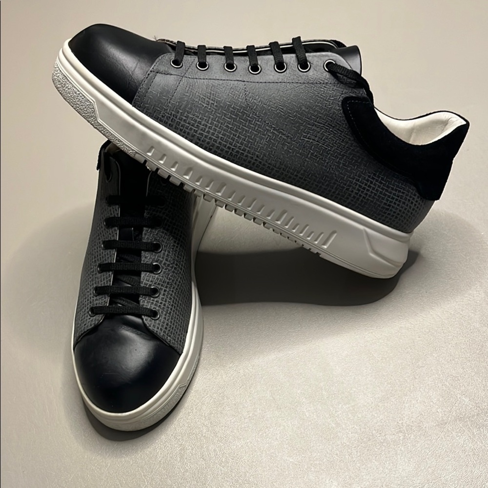 RARE Men's Emporio Armani sneakers lug sole- Triple leather design - size 10 USA